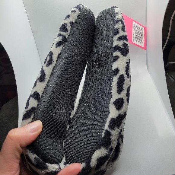 Isaac Mizrahi Leopard Print House Slipper Socks SMALL 5-7 NWT - Picture 7 of 9
